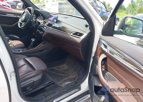 2018 BMW X1 xDrive28I z USA, uszkodzony, nr VIN WBXHT3C35J5K27953